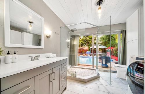 Hunt Club Villa | Heated Pool Spa BBQ Pool Table WiFi Near Beach-Downtown Fun