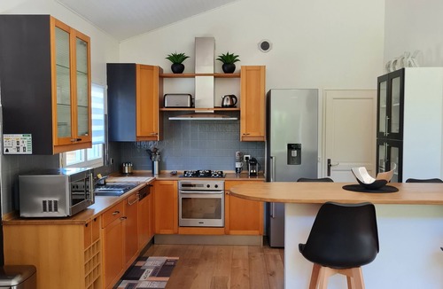 Biganos Villa | Heated swimming pool 4-star tourist accommodation 10mns walk from port Biganos
