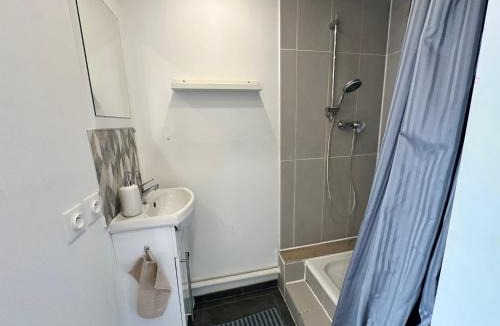 Gex Apartment | HeberGeneve : Balcon sur le Jura
