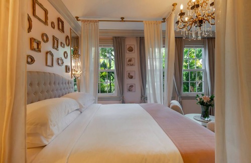Palm Beach Hotel | 🌴 Hemingway Garden Palm Beach Island 🌴 Free Parking 🌴 Pool
