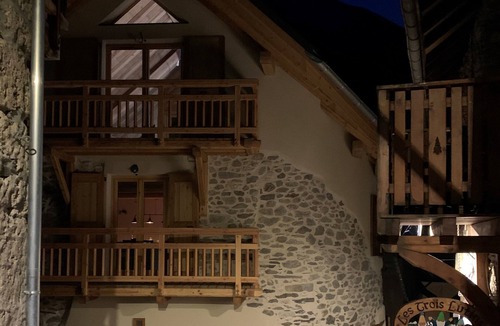 Venosc Ski Chalet | Historic chalet in centre Venosc, uninterrupted mountain views,10 mins from lift