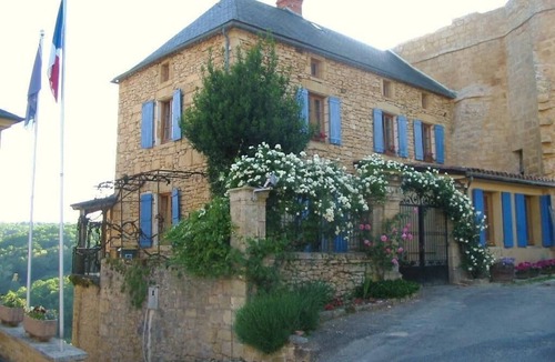 Carlux Villa | Historic stone house with spa on ramparts of 11th century castle near Sarlat