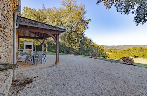 Prats-de-Carlux House | Holiday Home 'Le Grand Pech' with Shared Pool, Private Terrace and Wi-Fi