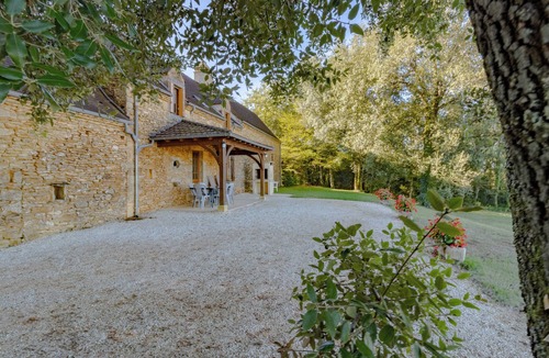 Prats-de-Carlux House | Holiday Home 'Le Grand Pech' with Shared Pool, Private Terrace and Wi-Fi