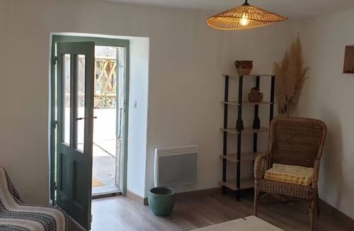 Veye House | Holiday Home 'Maison en Ardèche à 2 pas de la Dolce Via' with Wi-Fi