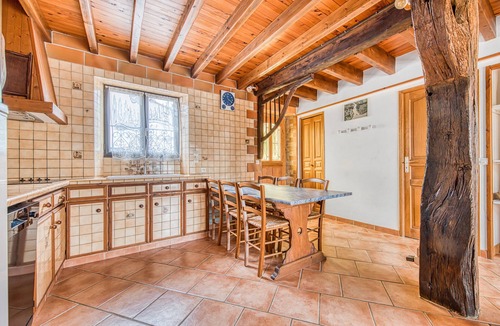Saint-Seurin-de-Cadourne House | Holiday Home 'La Maréchale' with Private Garden, Wi-Fi and Air Conditioning