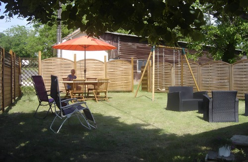 Sainte-Nathalene House | Holiday Home 'Au Petit Touron Ste Nathalène' with Private Terrace, Private Garden and Wi-Fi