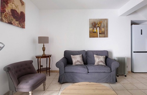 Couiza House | Holiday Home 'Gîte Cosy Au Coeur De Couiza' with Private Terrace and Wi-Fi