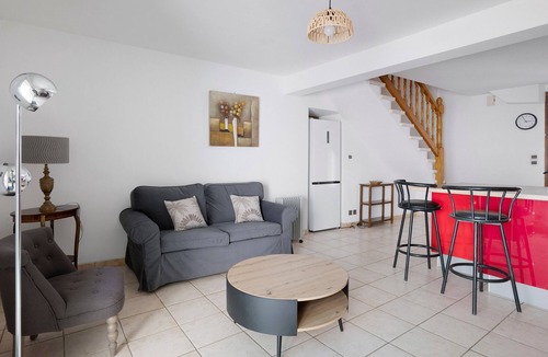 Couiza House | Holiday Home 'Gîte Cosy Au Coeur De Couiza' with Private Terrace and Wi-Fi