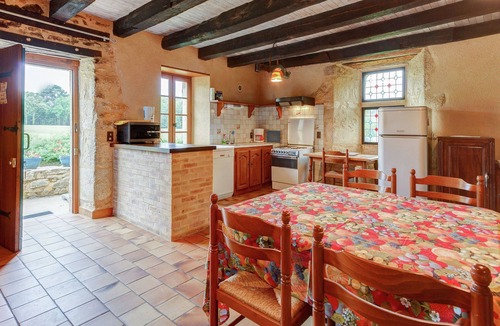 Montcabrier House | Holiday Home in Besse by Lake & Forest