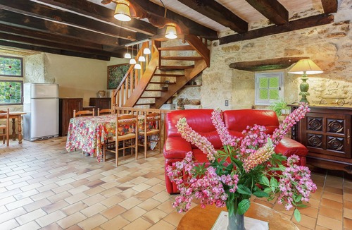 Montcabrier House | Holiday Home in Besse by Lake & Forest