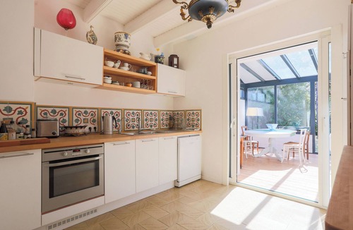 Locquirec House | Holiday Home 'L'hermine - Villa De Charme' with Sea View, Private Terrace and Wi-Fi