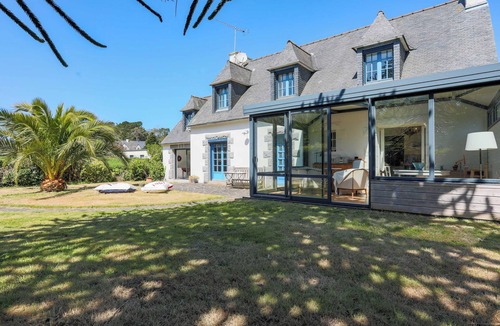 Locquirec House | Holiday Home 'L'hermine - Villa De Charme' with Sea View, Private Terrace and Wi-Fi
