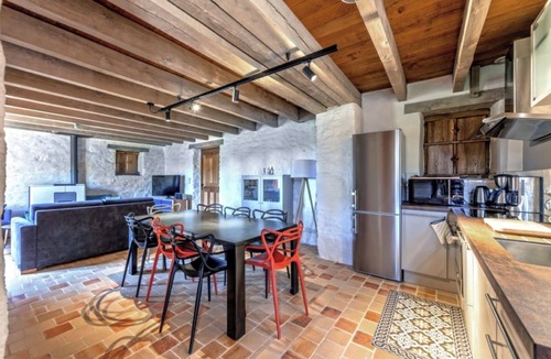 Commana House | Holiday Home 'La Longère - Piscine - Spa - Jardin' with Shared Pool, Private Terrace and Wi-Fi