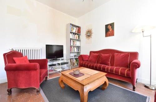 Yevre-le-Chatel House | Holiday Home near Paris with Garden