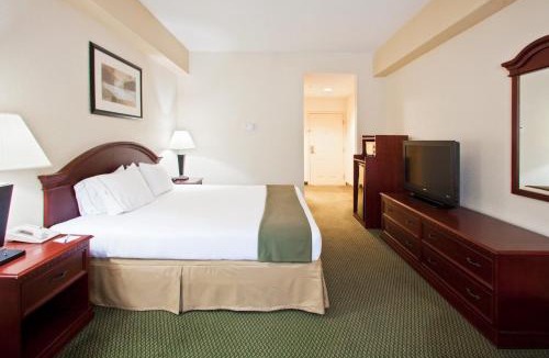 Villages of Palm Beach Lakes Hotel | Holiday Inn Express West Palm Beach Metrocentre by IHG