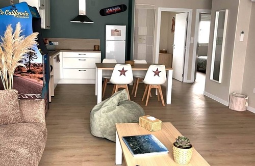 Neuf-Mesnil Apartment | ⭐ Hollywood Suite - Suite in residence with swimming pool