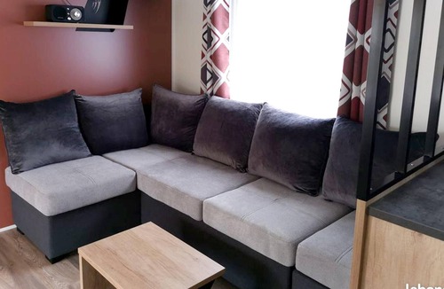 Coulanges House | Homerez - Bungalow for 8 ppl. with shared pool and terrace at Veuzain-sur-Loire