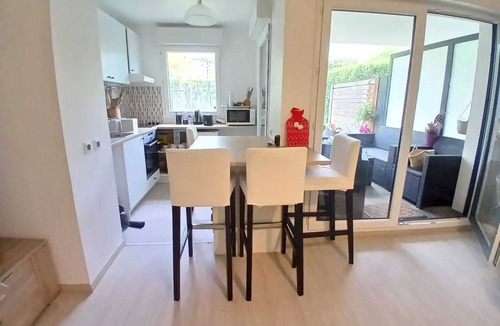 La Grace de Dieu Sud Apartment | Homerez - Cozy Apartment in Caen with Terrace and Garden