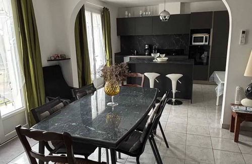 Saint-Georges-d'Oleron House | Homerez - House in Saint-Georges-d'Oléron