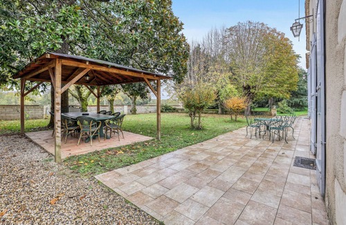 Marcellus House | Homerez - Spacious House - Marcellus - 400 m² - Garden