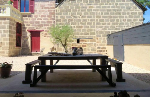Vars-sur-Roseix Villa | Homerez - Villa for 10 ppl. with swimming-pool and sauna at Vars-sur-Roseix
