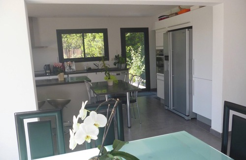 Eyragues Villa | Homerez - Villa in Eyragues with pool