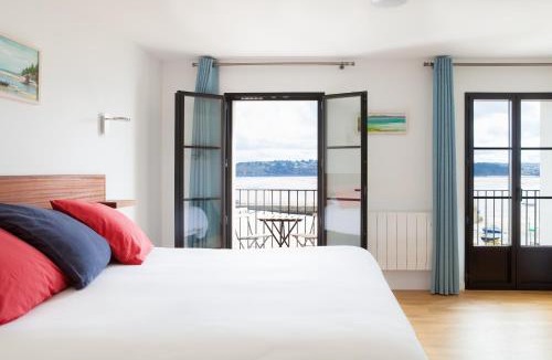 Locquirec Hotel | Hotel du port