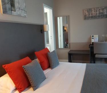 Coutras Hotel | Hotel Henri IV