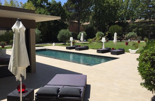 Montfavet House | Hotel services, concierge, heated swimming pool, jacuzzi, large garden