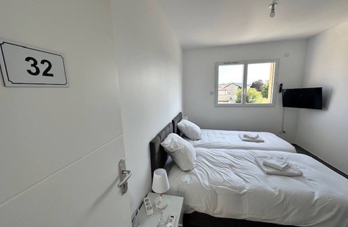 Satolas-et-Bonce Apartment | House 30 With 5 Bedrooms Lechaffardcom