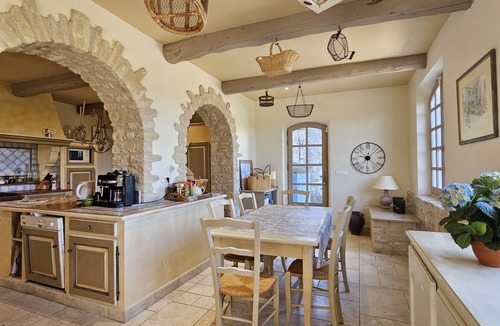 Eygalieres Other | House 5 bdrs, air-con, 15x7m heated pool, gym, large grounds, olive grove, view