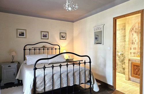 Eygalieres Other | House 5 bdrs, air-con, 15x7m heated pool, gym, large grounds, olive grove, view