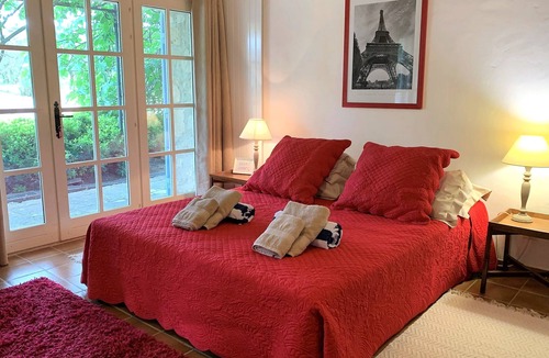 Eygalieres Other | House 5 bdrs, air-con, 15x7m heated pool, gym, large grounds, olive grove, view