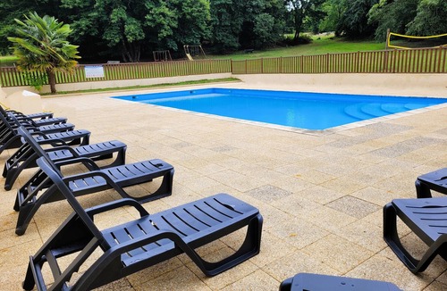 Sarlat-la-Caneda House | House for 15 people in Salat, 100 m2 heated shared pool, wifi