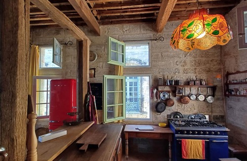 Pezenas Apartment | House, gîte, apartment, private mansion with character historic center Pézenas