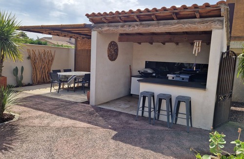 Graveson Villa | house in provence between Saint Remy and Avignon with swimming pool for 6 people