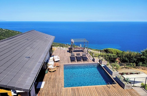 Pozzo Villa | House nestled in the maquis with breathtaking sea views.