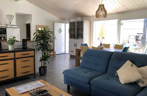 Cheray House | House with swimming pool, patio terrace chai, near town, sea park 3 km away
