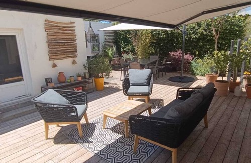Lunel House | House with terrace, swimming pool, 3 bedrooms for 4 adults, 15 minutes from the beach.