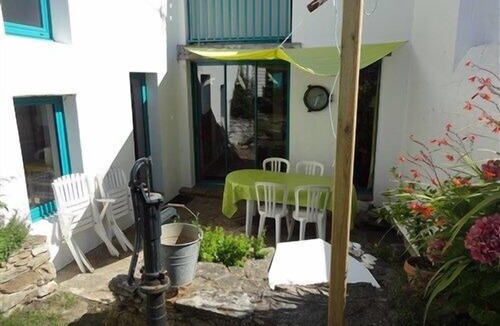 Ile d'Yeu House | House with upper floor. 3 bedrooms, garden with courtyard, in port joinville