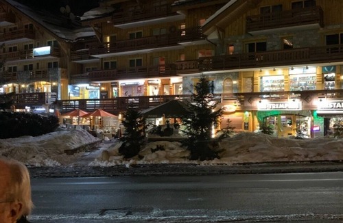 Meribel Centre Apartment | Ideal for 2 couples - Parking - Housekeeping included - Linen provided.