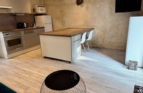 Saint-Coutant-le-Grand Cottage | Ile d'Oléron" gîte with shared 7x7m pool, 20 minutes from the beaches