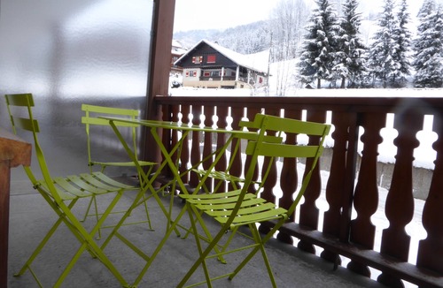 La Clusaz Apartment | In La Clusaz, large, quiet, south-facing studio just 3 minutes' walk from the ski lifts.