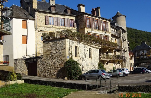 Saint-Geniez-d'Olt Apartment | IN THE HEART OF THE BOURG FULL SOUTH APARTMENT