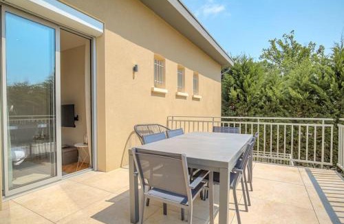 Les Serres - Vivier Apartment | Joli T3 avec terrasse et parking, Écully