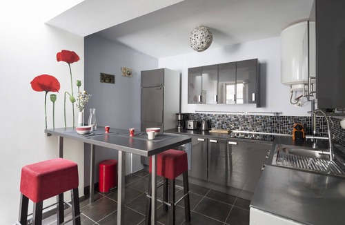 Decre-Cathedrale Apartment | L'Atelier nantais - One Bedroom Apartment, Sleeps 4
