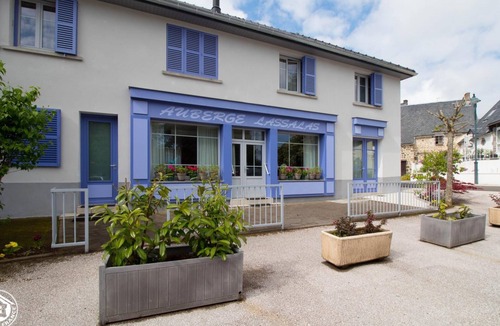 Vernines House | L'auberge + Entre Lacs et Volcans