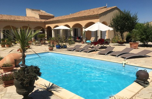 Arles Apartment | L'Oasis - a little paradise in Provence, big terrace and pool