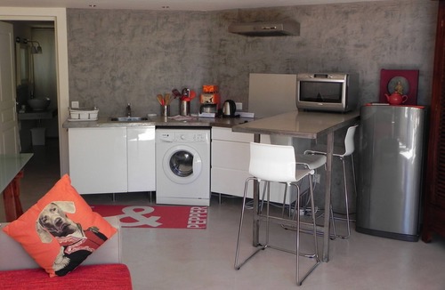 Cucuron Apartment | La Bastide des Vasses/L atelier - Romantic & cosy hideaway (3 pax maximum)
